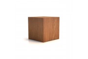 Seduta a forma di cubo in legno massiccio
